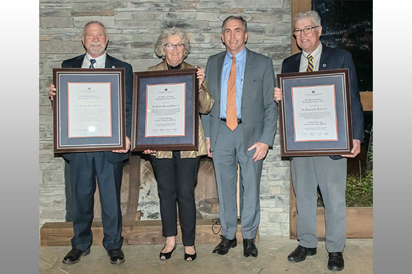 Auburn College of Veterinary Medicine honors 2022 Wilford S. Bailey Award recipients